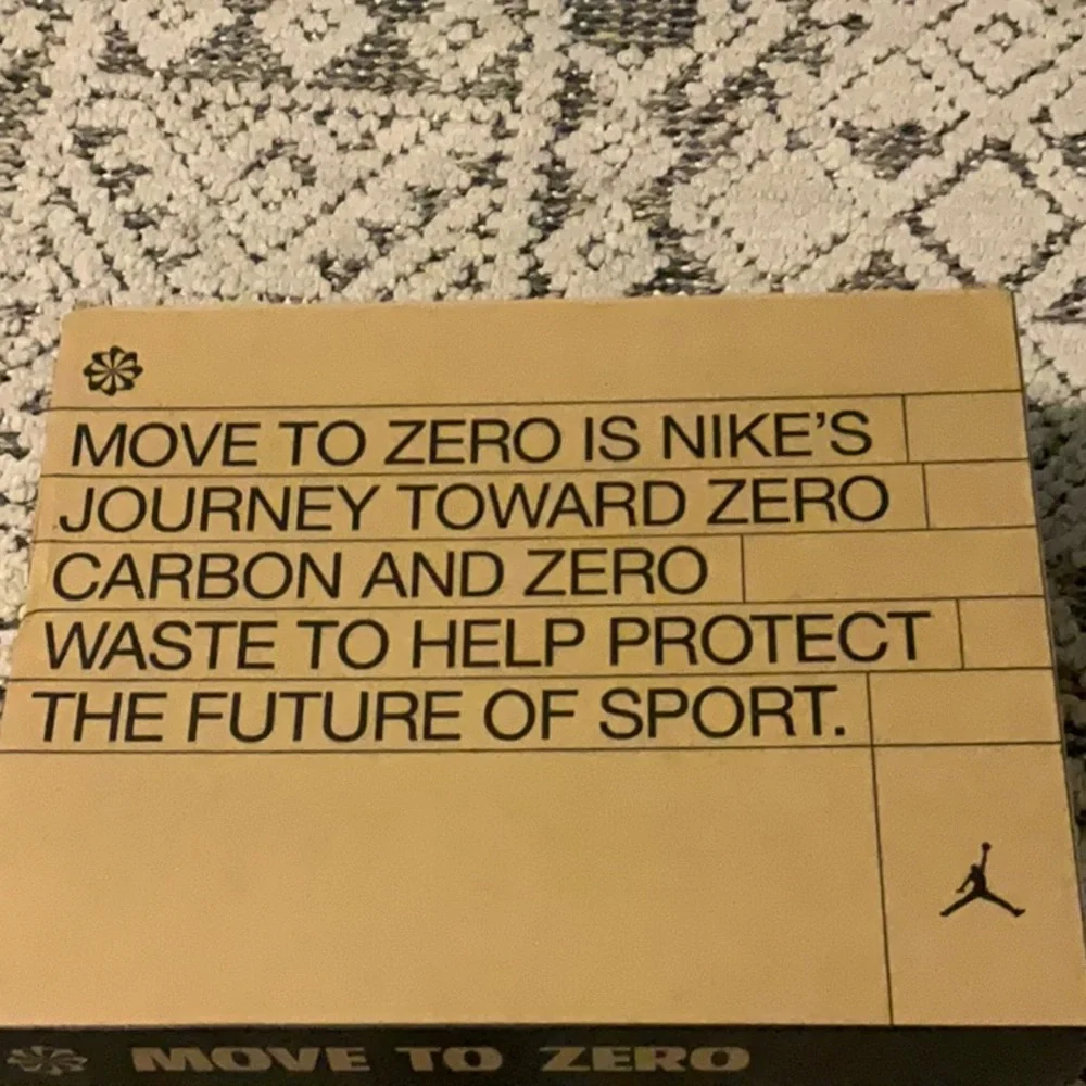 NIB WOMANS AIR JORDAN 1 LOW SE - Picture 6 of 8
